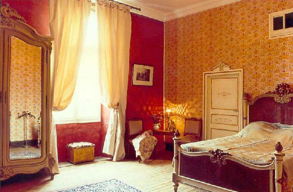 Chambres D'Hotes Du Chateau De Saint Sulpice La Sauvetat-sur-Lède Rum bild