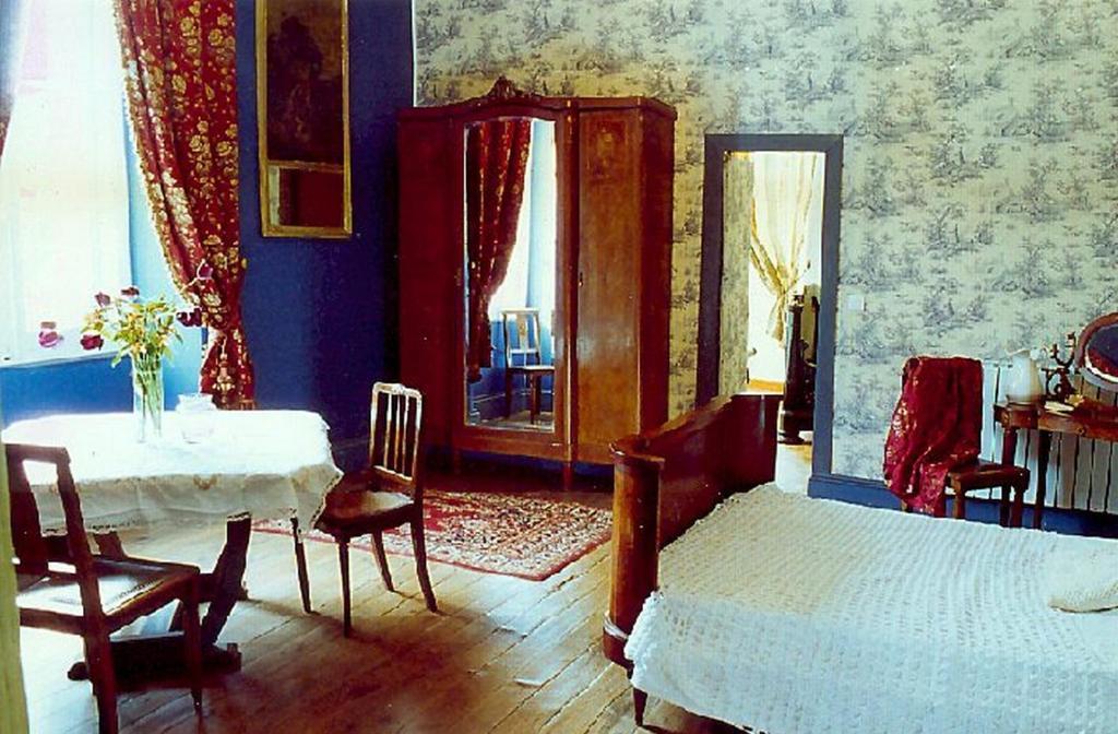 Chambres D'Hotes Du Chateau De Saint Sulpice La Sauvetat-sur-Lède Rum bild