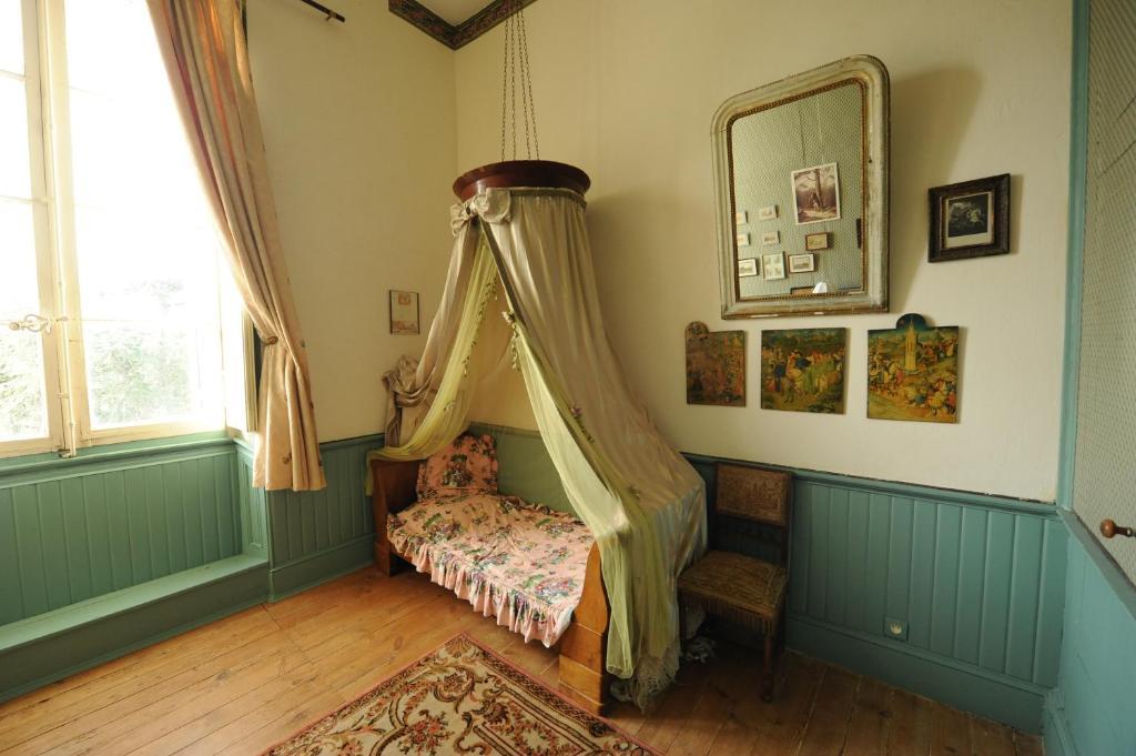 Chambres D'Hotes Du Chateau De Saint Sulpice La Sauvetat-sur-Lède Rum bild